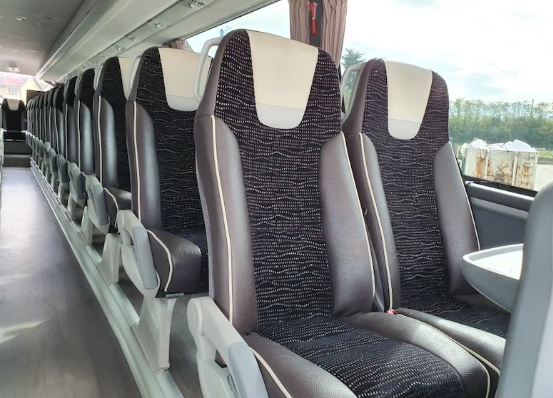 Vtc lyon interieur bus 53 places droite